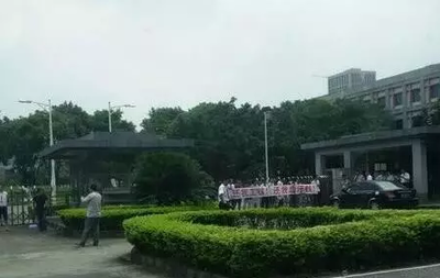 “还我工钱”横幅现广州光宝大门,台湾第一电子公司疑似加速撤离 : 模切网